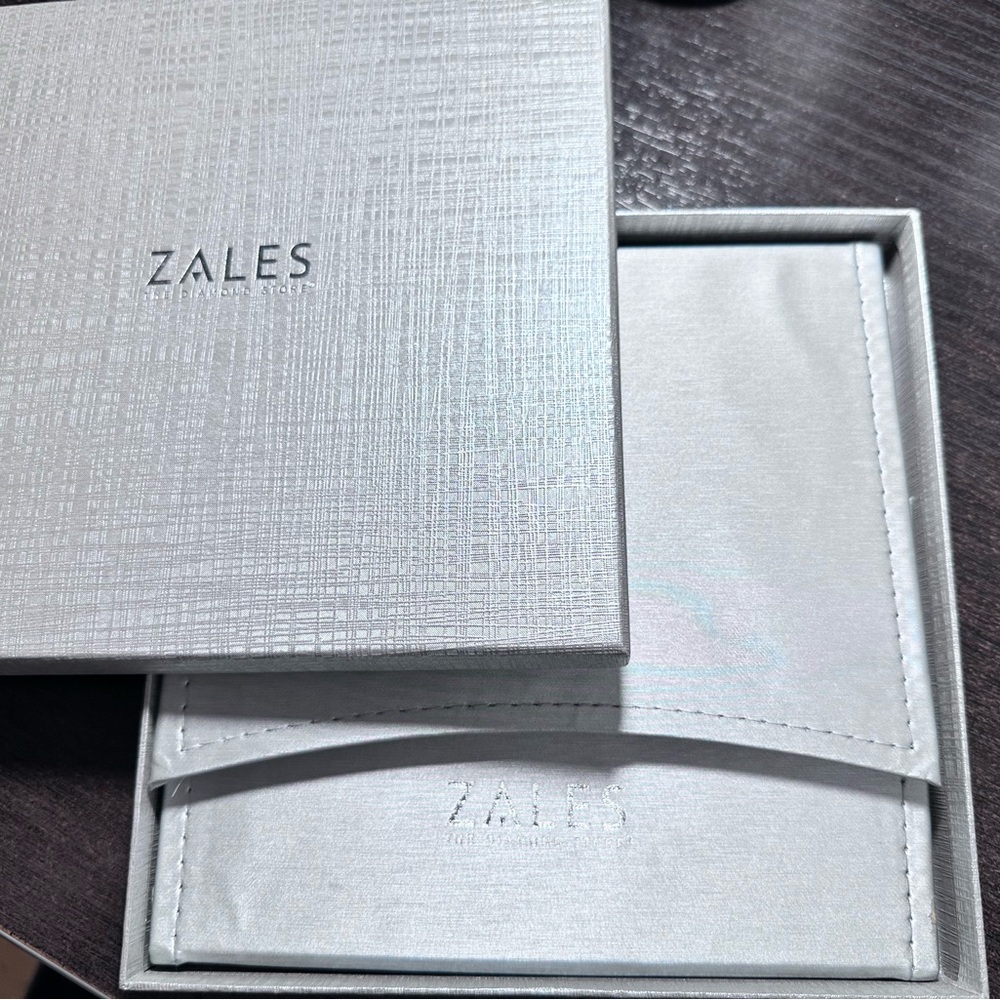Zales solid god 14K Chain Necklace
New w/o tag in original box-thick and heavy - Picture 3 of 5